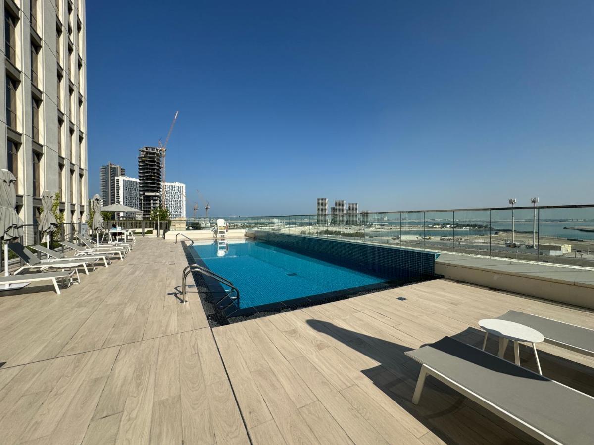 Lovely 2-br At Reflection Tower * Abu Dhabi