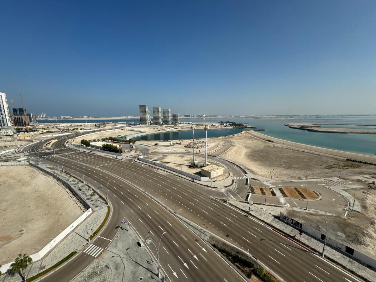 Lovely 2-br At Reflection Tower * Abu Dhabi